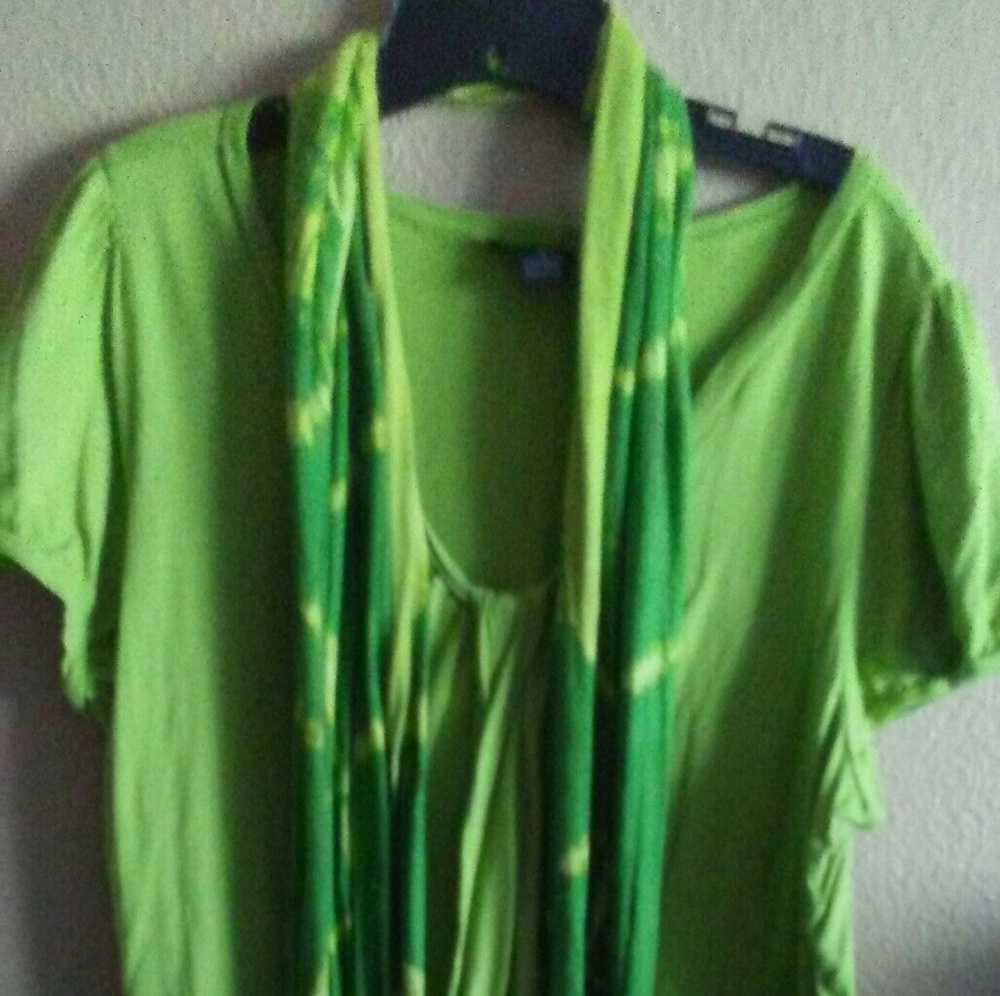Green shirt scarf